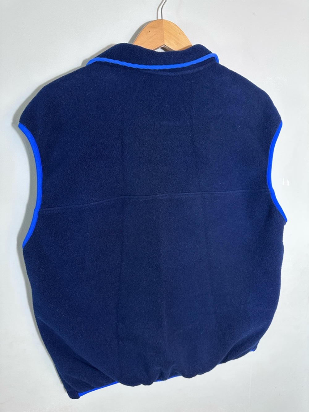 Vintage 90s L.L. Bean Navy blue Fleece Vest with wag the dog logo - Picture 5 of 6